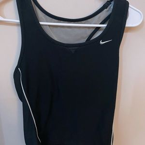 nike cropped workout tank top
